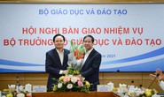 Ông Phùng Xuân Nhạ bàn giao nhiệm vụ cho tân Bộ trưởng Nguyễn Kim Sơn