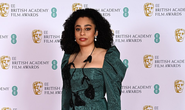 Những bộ đầm thảm họa tại thảm đỏ Oscar nước Anh BAFTA 2021