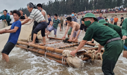 Phát hiện thi thể 2 học sinh chết đuối dạt vào bờ biển