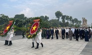 Lãnh đạo TP HCM dâng hoa, dâng hương Chủ tịch Hồ Chí Minh, các anh hùng liệt sĩ