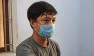 Tên cướp liều lĩnh giật dây chuyền trên cổ chủ tiệm tạp hóa