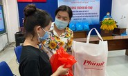 Động viên nữ công nhân bị ảnh hưởng bởi dịch Covid-19