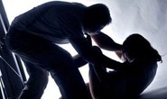 Cô giáo đưa học sinh lên công an tố cáo người cha hiếp dâm 2 con