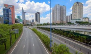 Đường phố TP HCM vắng lặng khi dịch Covid-19 bùng phát