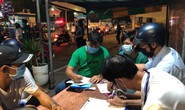 Nhiều người bị xử phạt vì không đeo khẩu trang ở chợ đầu mối Thủ Đức