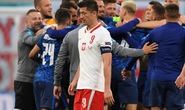 Siêu sao Lewandowski tịt ngòi, Ba Lan thất thủ trước Slovakia