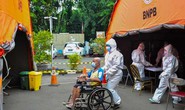 Indonesia: Bệnh nhân Covid-19 tử vong, nằm trước cửa nhà 12 giờ