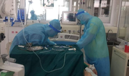 Bác sĩ giải thích vì sao Việt Nam không điều trị bệnh nhân Covid-19 tại nhà
