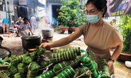 Bánh tét nghĩa tình trong lòng hẻm nhỏ hướng đến TP HCM