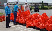 Hà Nội: Xe buýt siêu thị 0 đồng’’ san sẻ khó khăn với công nhân