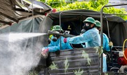 Cận cảnh binh chủng hoá học phun khử khuẩn chợ Bình Điền