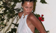 Siêu mẫu Bella Hadid quyến rũ trong đầm trắng xuyên thấu