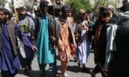 Afghanistan: Ám ảnh cảnh 2 người đàn ông diễu hành với thòng lọng quanh cổ