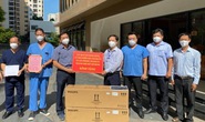 Ban Tổ chức Thành ủy TP HCM thăm, tặng quà các bệnh viện điều trị Covid-19