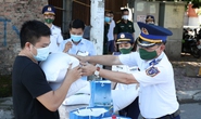 Bộ Tư lệnh Cảnh sát biển trao quà hỗ trợ hoàn cảnh khó khăn do ảnh hưởng của dịch Covid-19
