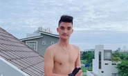 Khoe vóc dáng lạ, Mạc Văn Khoa nhận quả đắng