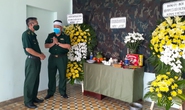 Sĩ quan biên phòng lập bàn thờ bái vọng mẹ qua đời ở bệnh viện dã chiến