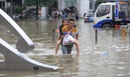 Trung Quốc cảnh báo lũ kịch khung, Mỹ khẩn cấp lo bão biển