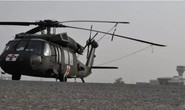 Taliban lái trực thăng Black Hawk của Mỹ lượn quanh sân bay