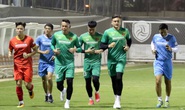 Đặng Văn Lâm vui tươi cùng đồng đội trên sân tập sau gần 2 năm vắng bóng