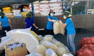 San sẻ khó khăn với công nhân TP HCM
