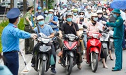 Hà Nội: Cảnh báo nguy cơ lây lan dịch Covid-19 tại các chốt kiểm soát giấy đi đường