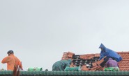 Bão số 5 chưa đổ bộ, nhiều nhà ở Thừa Thiên - Huế đã tốc mái