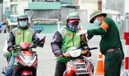 Hôm nay shipper được giao hàng liên quận, phí vận chuyển vẫn chưa giảm