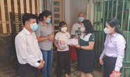 Đảng ủy Khối Dân - Chính - Đảng TP HCM tặng máy tính cho học sinh khó khăn