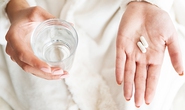 F0 ban đêm không sốt nhưng rất nhức đầu, uống paracetamol được không?