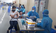 Tiêm mũi 2 vắc-xin phòng Covid-19 cho công nhân “3 tại chỗ”