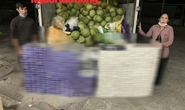 Lật tẩy bên trong thùng xe tải chở đầy dừa tươi định ra Phú Quốc
