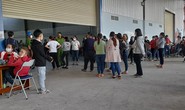 Đắk Lắk: Hàng trăm công nhân vật vờ đòi lương