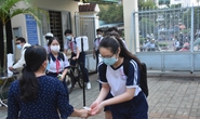 Mở cửa trường, siết chặt phòng dịch