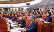 Chủ tịch nước Nguyễn Xuân Phúc điều hành thảo luận tại Hội nghị Trung ương 6