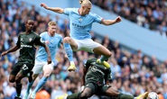 Quái vật Haaland tỏa sáng, Man City soán ngôi đầu Ngoại hạng Anh