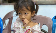 Nhờ ngủ say, bé gái sống sót thần kỳ trong vụ xả súng ở Thái Lan