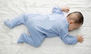 Trẻ nằm sấp khi ngủ có ảnh hưởng gì không?