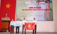 Thực hiện “Đường cờ Tổ quốc” và trao 100 suất học bổng tại Hậu Giang