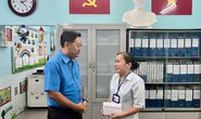 Tặng sổ tiết kiệm cho đoàn viên - lao động khó khăn