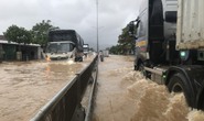 Mưa lớn, một người mất tích, Quốc lộ 1 qua Thừa Thiên - Huế nhiều đoạn bị ngập