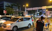 Dài cổ chờ taxi ở TP HCM