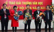 Hội Nhà văn Việt Nam trao giải thưởng văn học và kết nạp hội viên mới