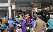 TP HCM: Cây xăng treo bảng hết xăng, bán cầm chừng