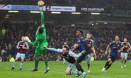 Bị Burnley chia điểm, Man United văng khỏi Top 4 Ngoại hạng Anh