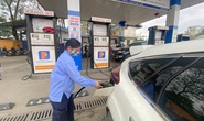 Giá xăng tăng mạnh gần 700 đồng/lít