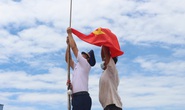 Cảnh sát biển 4 đẩy mạnh tuyên truyền biển đảo và trao cờ Tổ quốc
