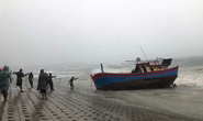 Phú Yên: Sóng lớn khiến 2 người mất tích, chìm hư hỏng hơn 50 tàu cá
