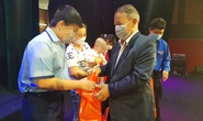 Tiếp sức con công nhân khó khăn