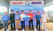 Trao tặng ngư dân tỉnh Nghệ An 5.000 lá cờ Tổ quốc